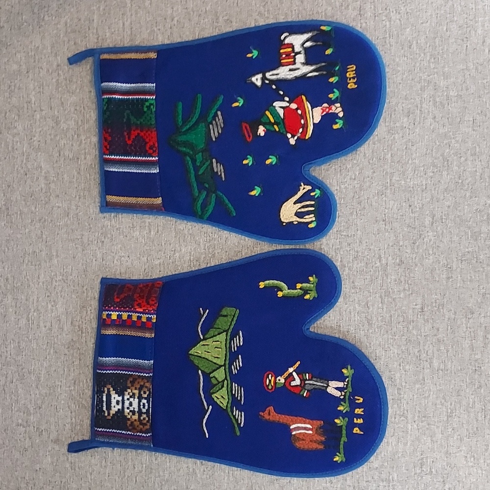 Peru Handmade Embroidered Souvenir Kitchen Oven Mitt Set